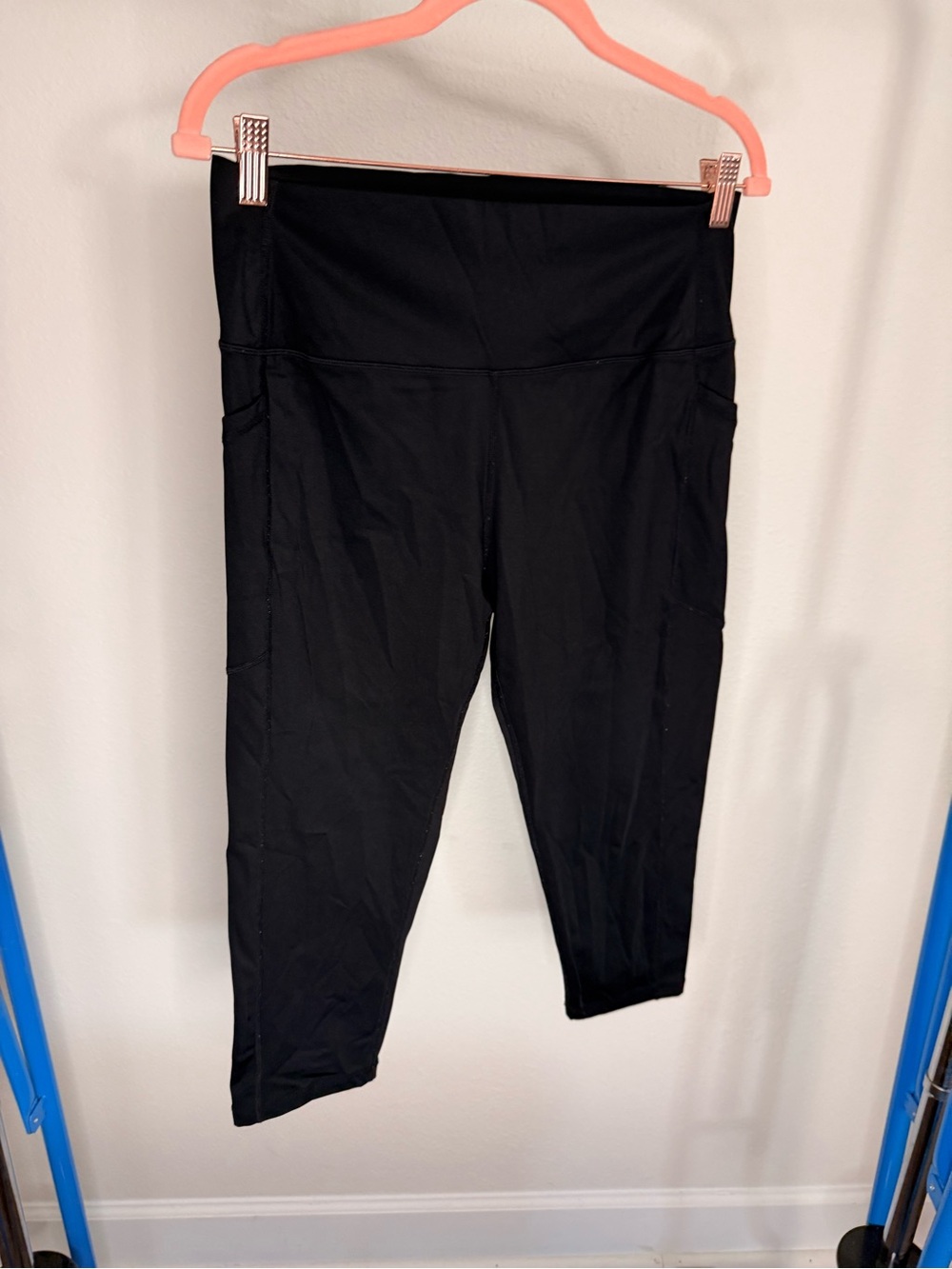 High-Rise Black Capri Leggings with Side Pockets